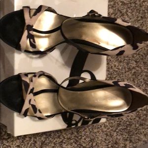 Nine West size 9 print shoes
